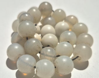 Antique glass beads · Opaline & white · 28 ethnographic beads · China · acquired in 1992 in Mae Sai (Golden Triangle) · 147g