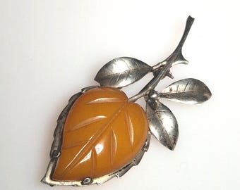 Antique Art Nouveau brooch with amber leaf – silver tested – approx. 5.9g – floral design – around 1900 – unique piece 167§