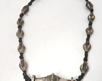 Tharu necklace from Nepal, made of white metal, ethnic beaded necklace with central ornament, traditional tribal jewelry, vintage jewelry.