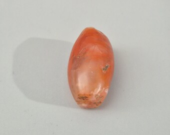 Antique Pema Raka trade bead made of carnelian, 26.6 mm, 6.7 g, Himalayas / Tibet / Nepal, ethnographic collector's bead – Vintage Jewelry Rush