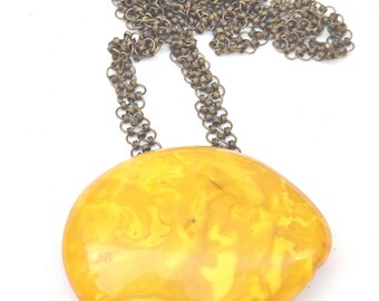 Huge butterscotch amber pendant with handcrafted brass chain, circa 1930, 127g – Schmuckrausch Vintage 656