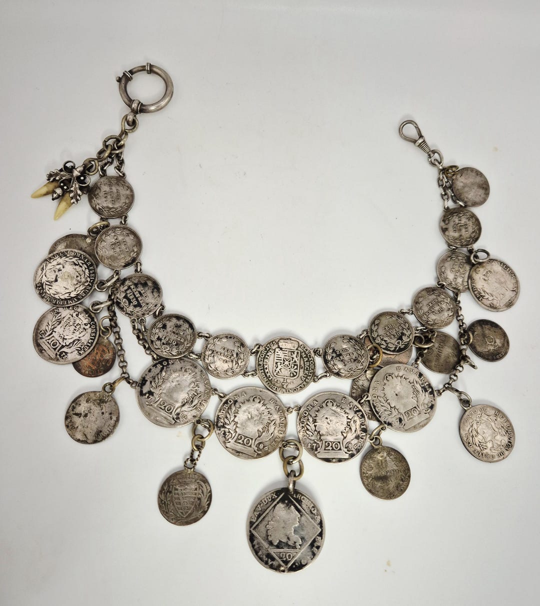 アンティークコイン シャリヴァリ 30 枚の銀貨と狩猟トロフィー付き – 18 世紀/19 世紀 – 伝統的なコスチュームジュエリー  シュムックラウシュ ヴィンテージ 1804 - Etsy 日本