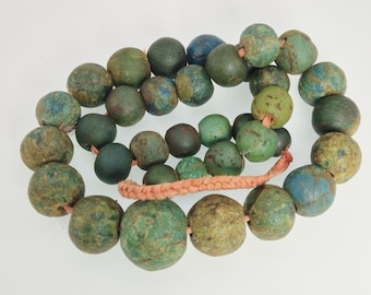 Antique Jatim pearl strand green blue 35 glass beads in a gradient Java Jember 12-25 mm 194 g 60 cm Schmuckrausch Vintage 1891