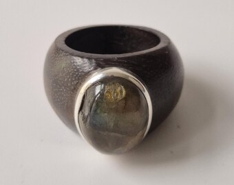Labradorite ring 18 × 14 mm – Makassar ebony & 925 silver – handmade Sono wood ring – Schmuckrausch Vintage 1901