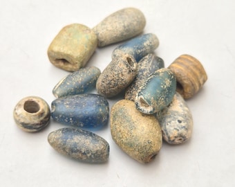 13 antique glass beads • Islamic period (9th–15th century) • Found in Mali • Green & blue glass • 26.93g • African beaded jewelry • Lot 1569