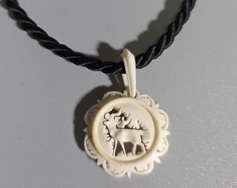 Antique Carved Bone Deer Necklace – Bavarian Trachten Jewelry – Hunting Pendant – Oktoberfest Dirndl Necklace I SR1416