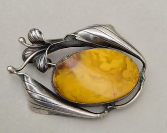 Art Nouveau brooch with lilies and two-tone amber | Butterscotch & Cognac, silver tested, 53×37mm, circa 1900I 1476