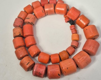 Vintage glass bead strand, Nepal salmon pink, 35 barrel-shaped beads, 12.5–18 mm, patina, Schmuckrausch Vintage 1958