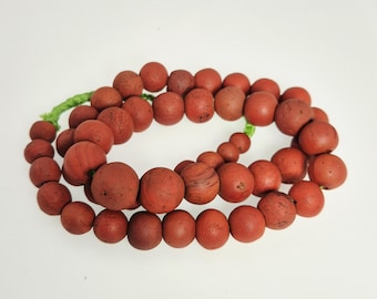 Antique Jatim pearl strand red 60 cm 44 glass beads Java Jember 10-12 mm 82 g Schmuckrausch Vintage 1849
