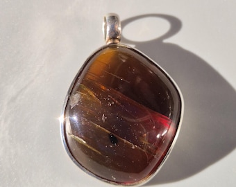 Sumatra amber pendant – 925 silver, hand-set in Bali, cognac-colored transparent, 9.44 g, 5 mm eyelet – Schmuckrausch Vintage 0012