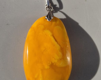 Art Deco pendant with chain in 875 silver – Russian hallmark hammer & sickle, butterscotch amber, 16.72 g – Schmuckrausch Vintage 0021