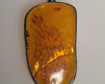 Amber pendant silver 925 – Tribal Spirit – sunburst & butterscotch gradient – with stress crack – 35mm – unique piece – 5mm eyelet 1727