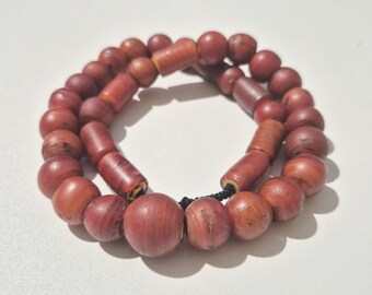 Strand of antique Cornaline d’Aleppo pearls Whitehearts with yellow core Trade Beads Murano early 19th century Collector’s item Africa