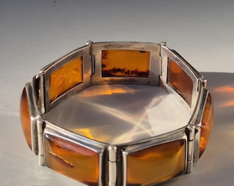 Amber bracelet, 835 silver with Fischland hallmark, 7 rectangular cognac ambers with sunburst effect – Schmuckrausch Vintage 1231