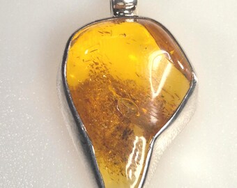 Natural amber pendant in 925 silver | Honey-colored nugget with branch imprint | Bezel setting | Tribal Spirit 1759