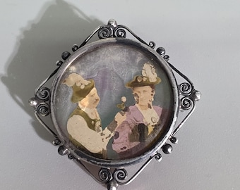 Antique silver brooch, 69.7 g – Peasant couple in traditional dress, Historicism, circa 1860 – Folk art jewelry for Oktoberfest & weddings – 1194
