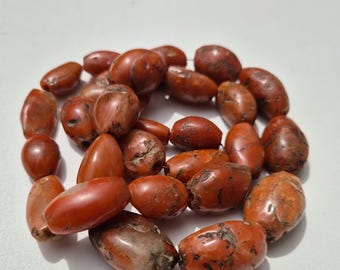 Rare strand of 28 antique Pema Raka beads – 276g – Tibetan cult jewelry made of carnelian | 74 cm (1370)