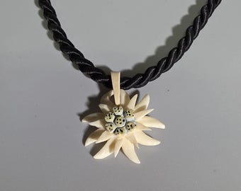 Antique Bavarian Edelweiss Necklace – Carved Bone Trachten Jewelry I SR1488
