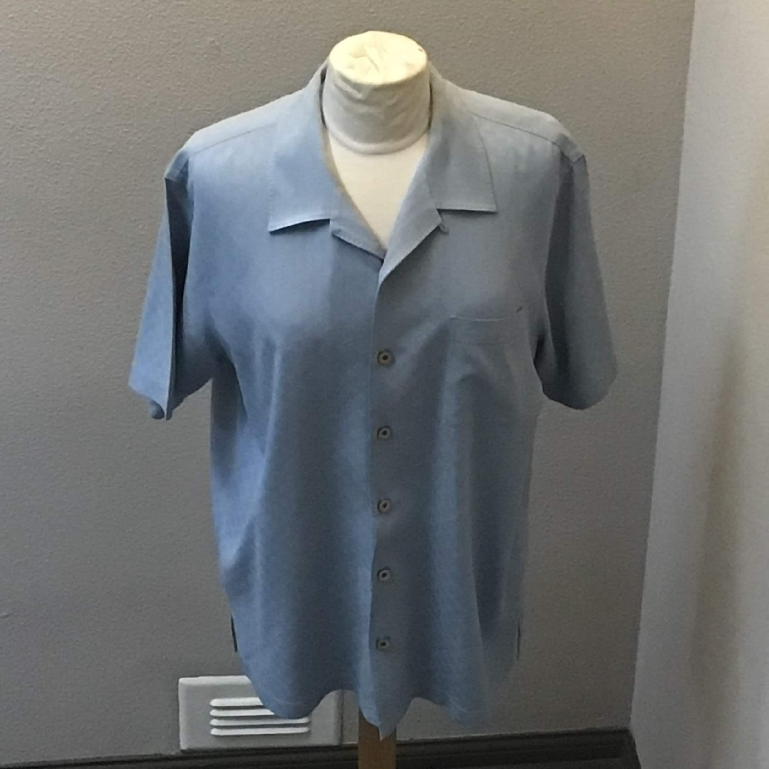 Medium Tommy Bahama Hawaiian Aloha 