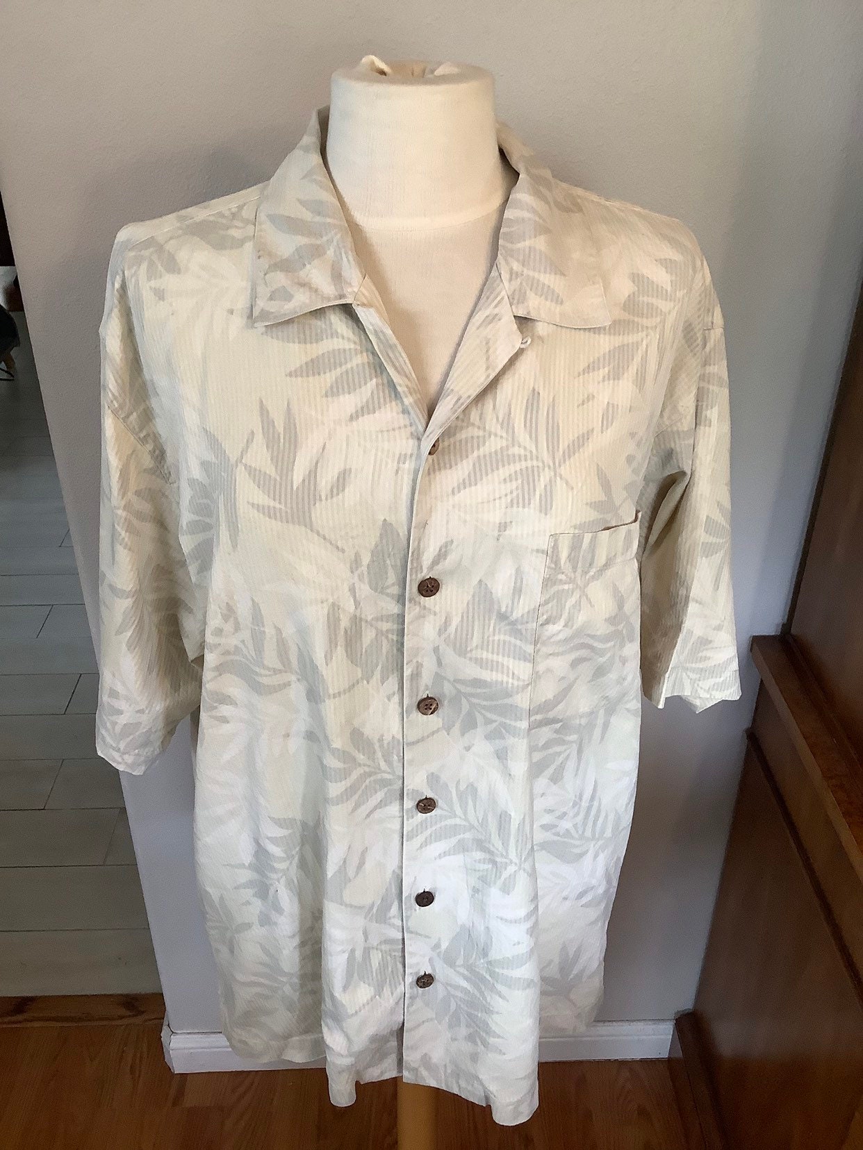 Large Tommy Bahama Hawaiian All Silk 