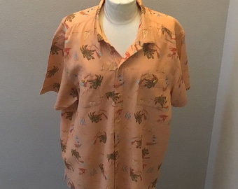 XL Island Modern Fit all Silk Tommy Bahama Hawaiian Aloha Shirt mit Pfirsich Hintergrund mit grünen, roten und kobaltblauen Akzenten