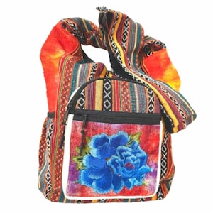Stylische Vintage Messenger Tasche für Frauen. Umweltfreundliche natürliche Hanf handgemachte Umhängetasche. Mittelgroße, mehrfarbige, starke Tasche mit mehreren Taschen.