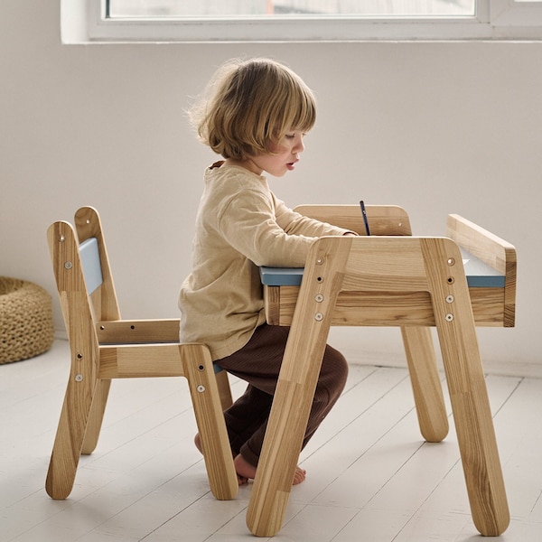 Kinderschreibtisch und Stühle, Geschenke für Kinder, Montessori-Möbel, Kinderzimmermöbel, Kleinkindschreibtisch, Holzkinder-Tisch und Stühle