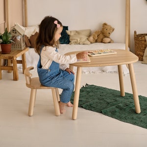 Montessori-Möbel Holztisch mit Stühlen-Set für Kinder, Kindermöbel aus Holz, Kindertisch, Kleinkindtisch, Schreibtische, Tische & Stühle. Bild 2