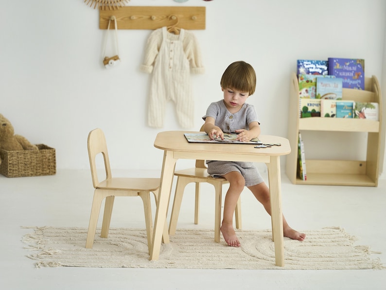 Montessori-Möbel Holztisch und Stühle für Kinder, Holztisch Kinder-Möbel, Kindertisch, Kleinkindtisch, Schreibtische, Tische & Stühle Bild 3