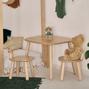 Montessori-Möbel Holztisch mit Stühlen-Set für Kinder, Kindermöbel aus Holz, Kindertisch, Kleinkindtisch, Schreibtische, Tische & Stühle. Bild 3