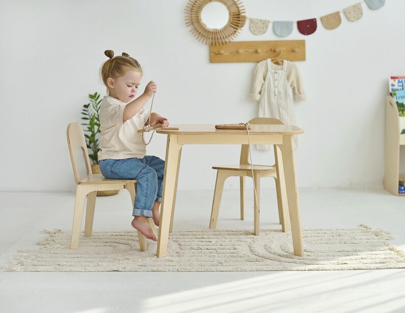 Montessori-Möbel Holztisch und Stühle für Kinder, Holztisch Kinder-Möbel, Kindertisch, Kleinkindtisch, Schreibtische, Tische & Stühle Bild 1