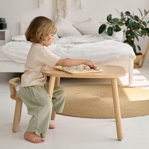 Montessori-Möbel Holztisch mit Stühlen-Set für Kinder, Kindermöbel aus Holz, Kindertisch, Kleinkindtisch, Schreibtische, Tische & Stühle. Bild 9