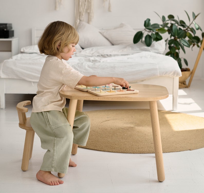 Montessori-Möbel Holztisch mit Stühlen-Set für Kinder, Kindermöbel aus Holz, Kindertisch, Kleinkindtisch, Schreibtische, Tische & Stühle. Bild 9