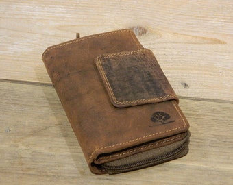 Leather Wallet for Women in Vintage Style saddle brown with zipper coin pocket