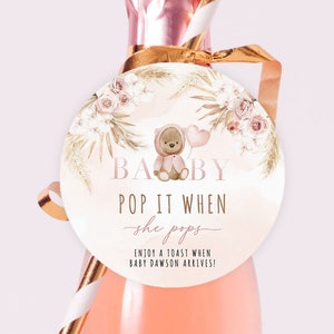 Pop It When She Pops Tag Etichette per bomboniere Baby Shower Orsacchiotto rosa Mini Champagne Etichette per baby shower Etichette per bottiglie di vino con erba di pampa Etichetta per champagne