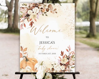 Könnte beinhalten: Ein rechteckiges Willkommensschild für eine Babyparty mit Aquarellillustrationen von weißen Rosen, Herbstblättern und Kürbissen. Der Text lautet Welcome TO JESSICA'S baby shower OCTOBER 21ST, 20XX auf einem cremefarbenen Hintergrund mit Goldsprenkeln.