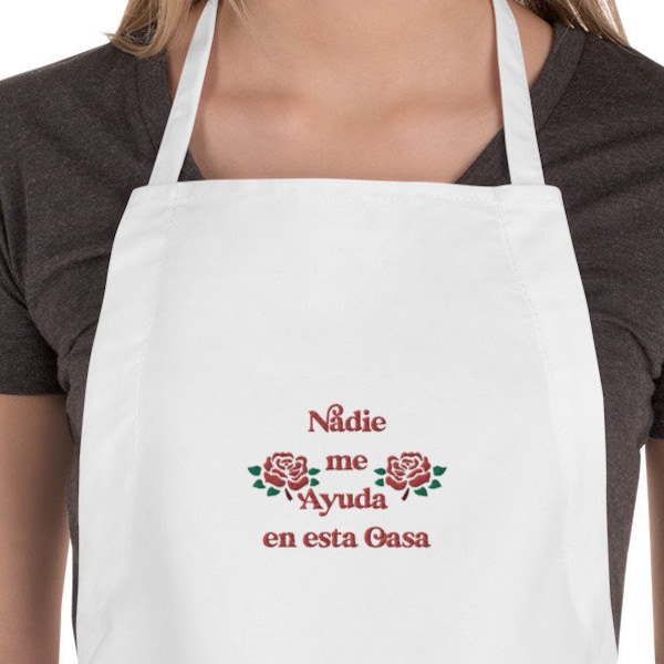 Nadie me ayuda en esta casa Embroidered Apron