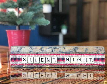 Rustiek kerstbord met scrabbletegel - teruggewonnen hout 'Silent Night'
