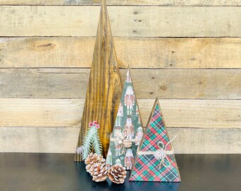 Rustieke houten kerstboomset: walnoot, notenkraker, geruit decor