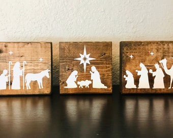Kerststal van houten blokken