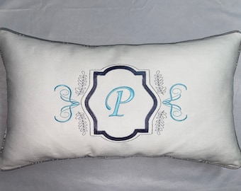 Almohada lumbar con monograma bordado personalizado: 58 x 33 cm