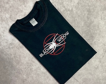 Viuda Negra / Camiseta bordada / Inspirada en Los Vengadores
