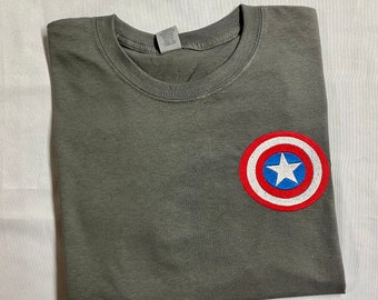 T-shirt Bouclier Brodé Capitan America / Inspiré par les Avengers / Capitan America / Falcon / Winter Soldier / T-shirt brodé