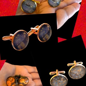 One set of cuff links depicting a painting by Vincent Van Gogh.