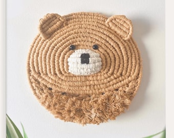 E-book com padrão de macramê para pendurar urso na parede + tutorial em vídeo