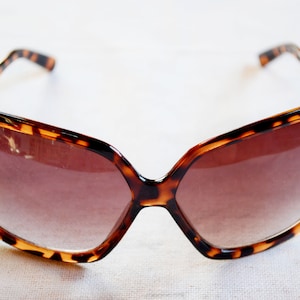 Marks&Spencer  Sunglasses  Vintage Sunnies Tortoise Shell Frame Sunglasses UNISEX  Oversized Sunglasses