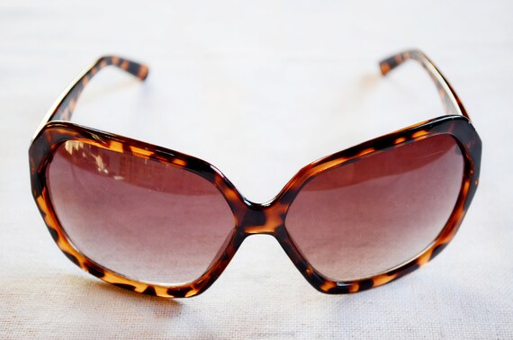 SunglassesUnisex Oversized framed sunglasses Amazon.com: MUTYNE Fashion Frame Gradient Sunglasses Women  main image 4