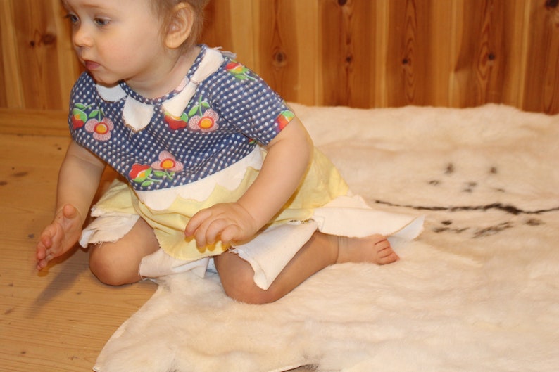 Vintage handmade flower dress for babies 1 T 2 T Toddlers dress Flannel girls dress Daisy dress for kids play Kindergarden play dress