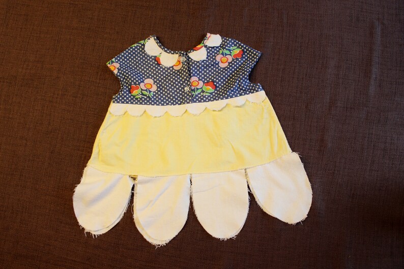 Vintage handmade flower dress for babies 1 T 2 T Toddlers dress Flannel girls dress Daisy dress for kids play Kindergarden play dress