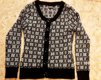 Size S Ladies Cardigan Scandinavian Very Soft Knitwear Black and white Snowflakes Pattern Feminine Shape Premoda Collection